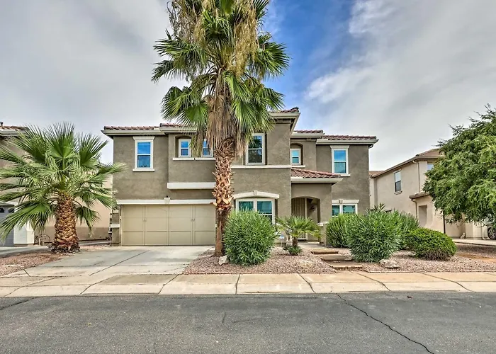 Heated Pool & Hot Tub: Family In Holiday home Gilbert
