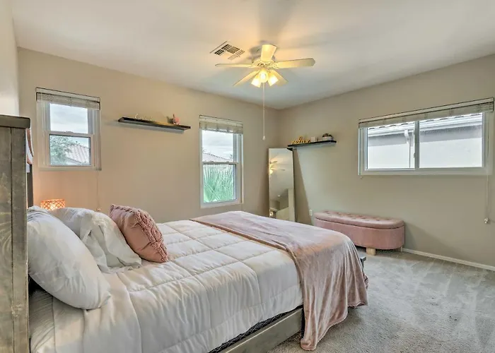 Heated Pool & Hot Tub: Family In Holiday home Gilbert